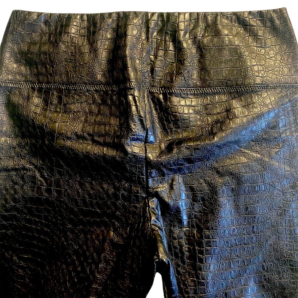 NWT 7 For All Mankind Croc Embossed Faux Leather Leggings in Black - Size L - Picture 10 of 15